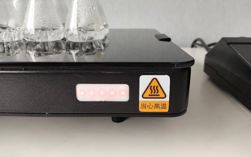 陶瓷電熱板為何能耐強酸強堿？從材質(zhì)特性到結(jié)構(gòu)設(shè)計的解析